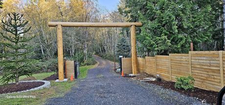 Log driveway arch